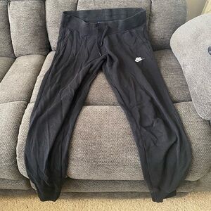 Black women’s nike joggers